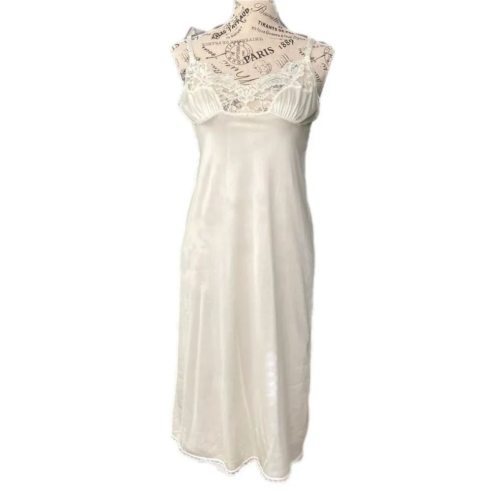 Vintage Vasarrette Elegant Cream Lace Trim Slip Dress in Size 34 26"/40